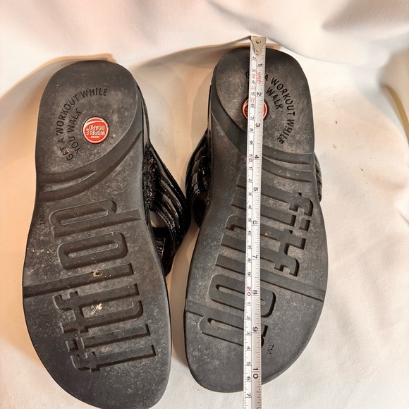 FITFLOP Sz 10 Pattent Leather Front Post Comfort Sole Slides aslip On Sandals - Picture 11 of 13